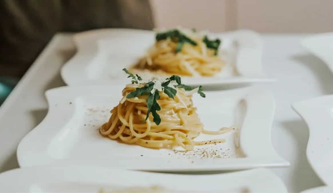 Cacio e Pepe: Roman-Inspired Pasta With Cheese And Pepper