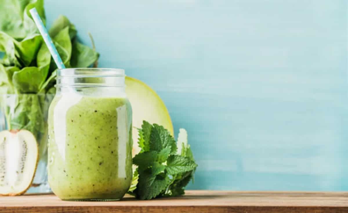 Melon & Kiwi Smoothie Breakfast To Energise Your Morning Routine