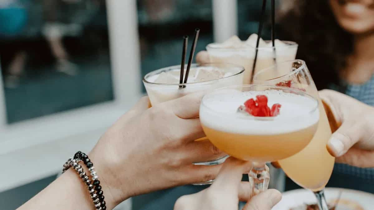 Making Batch Cocktails For A Large Crowd? Use These Simple Tips