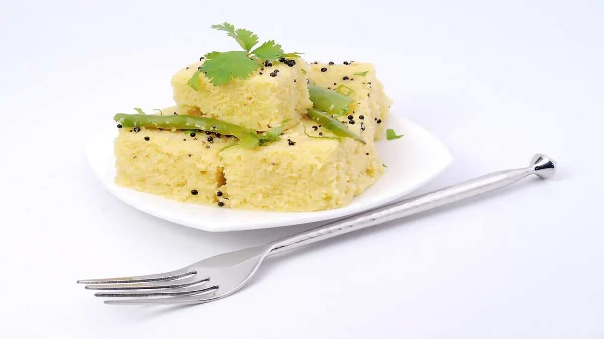 Explore the 7 varieties of Dhokla for a new experience
