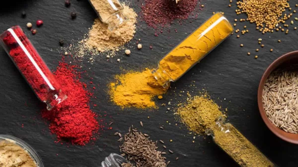 Lumps In Powdered Spices? Follow These 7 Storage Tips