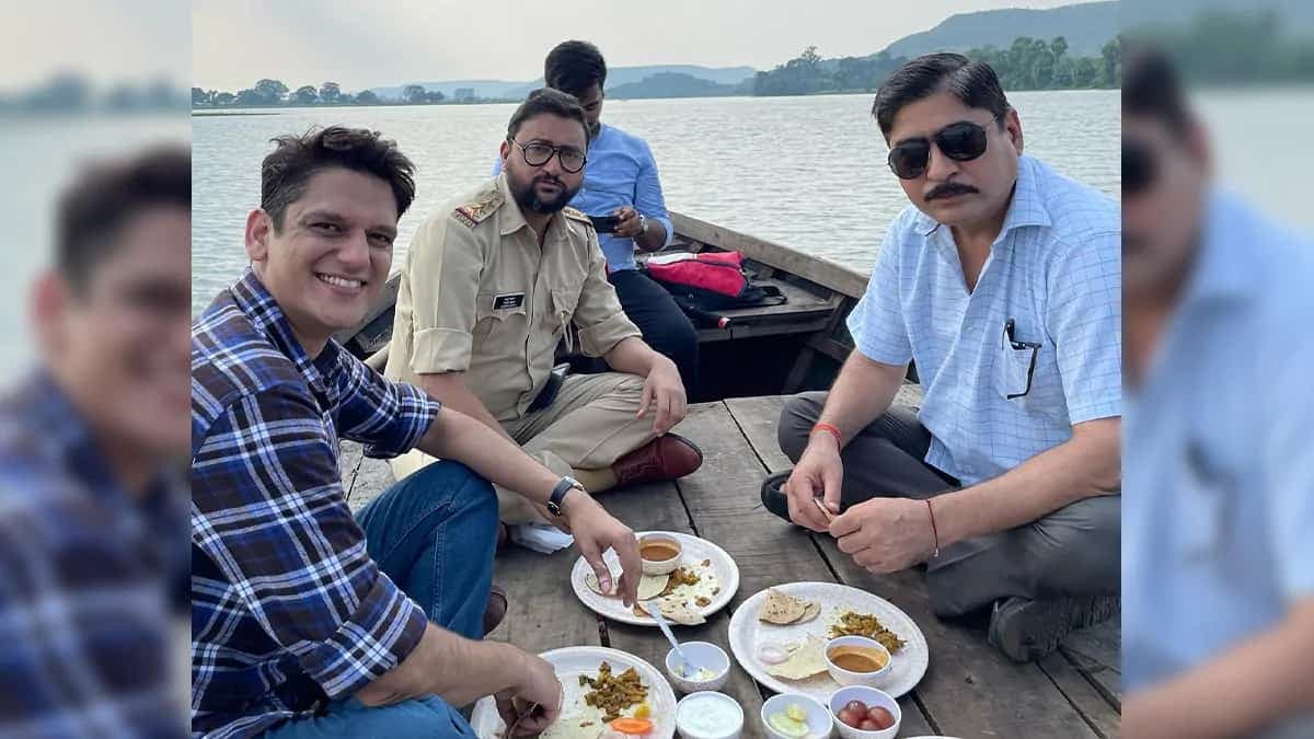 Vijay Varma’s Humble Lunch With Co-Stars On A Boat Ride