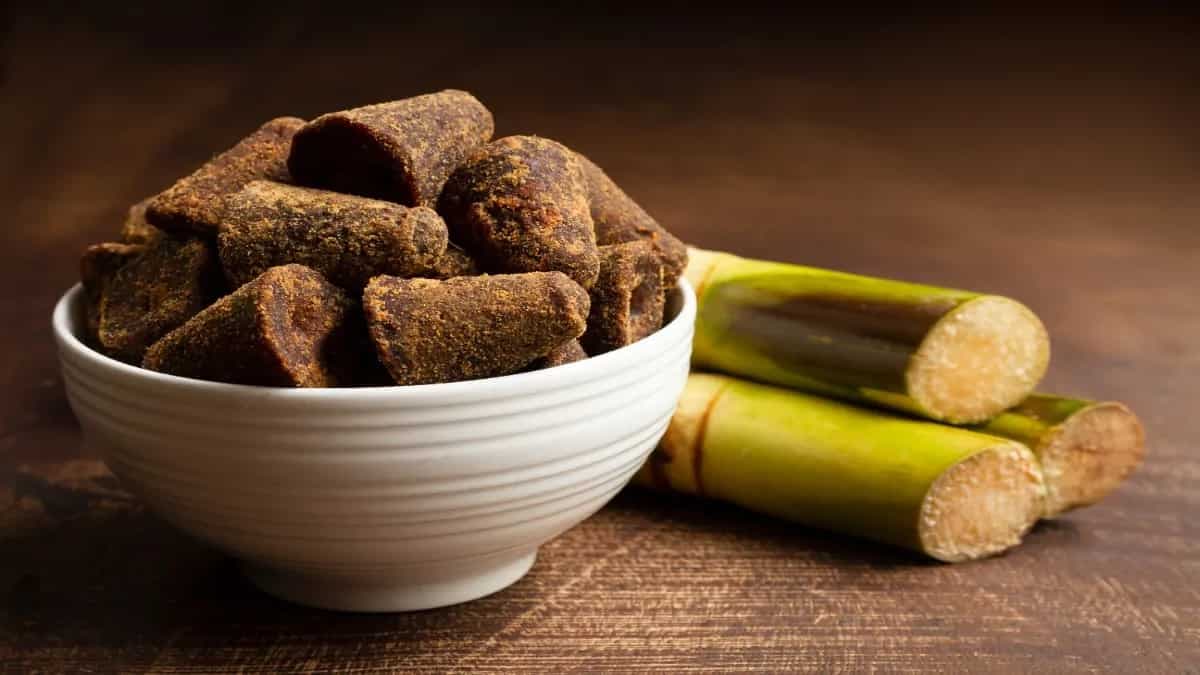 Check Out These 5 Health Benefits Of Jaggery Over Sugar