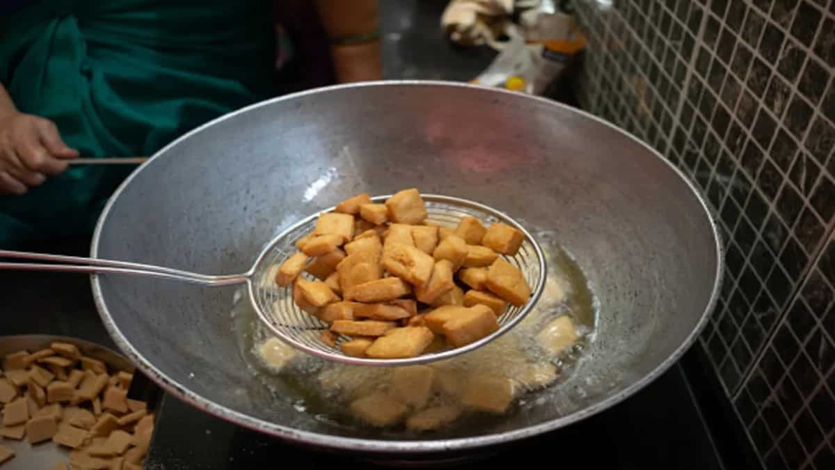 Popular Snacks From Maharashtra We Can’t Unlove 
