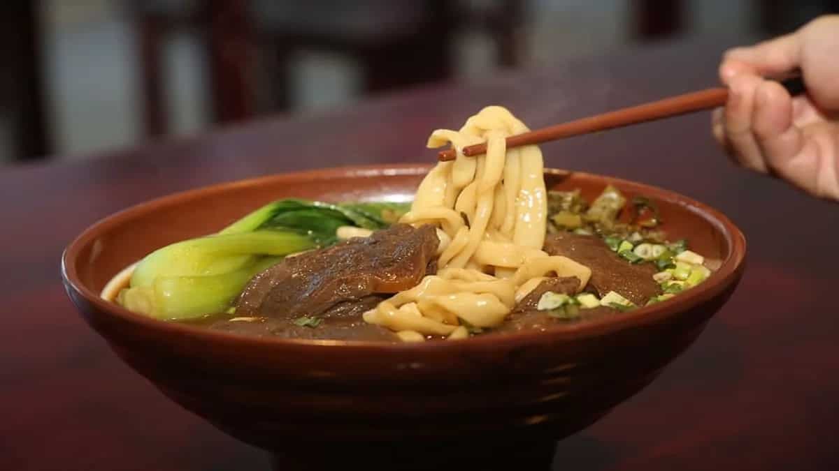 Art Of Noodle Pulling: Mastering The Chinese La-Mian Technique