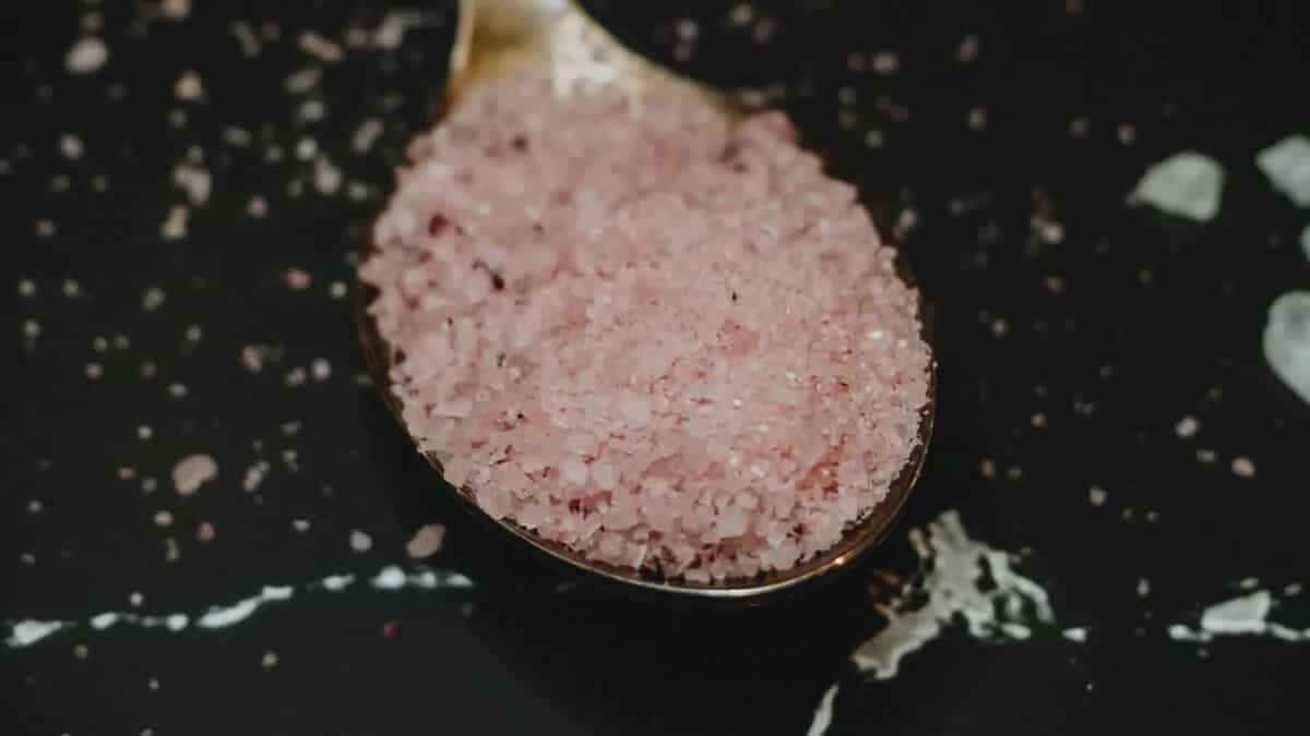 Pink Salt Vs White Salt; Which Is Healthy For Weight Loss