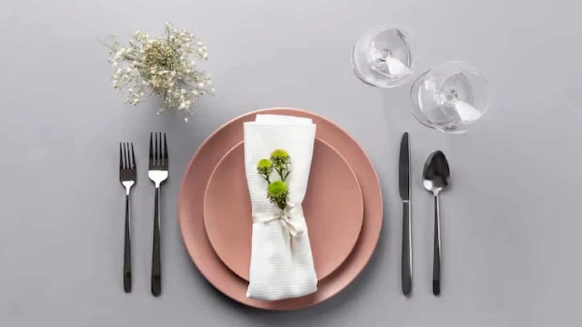 How To Use Napkins In A Formal Dinner Setting