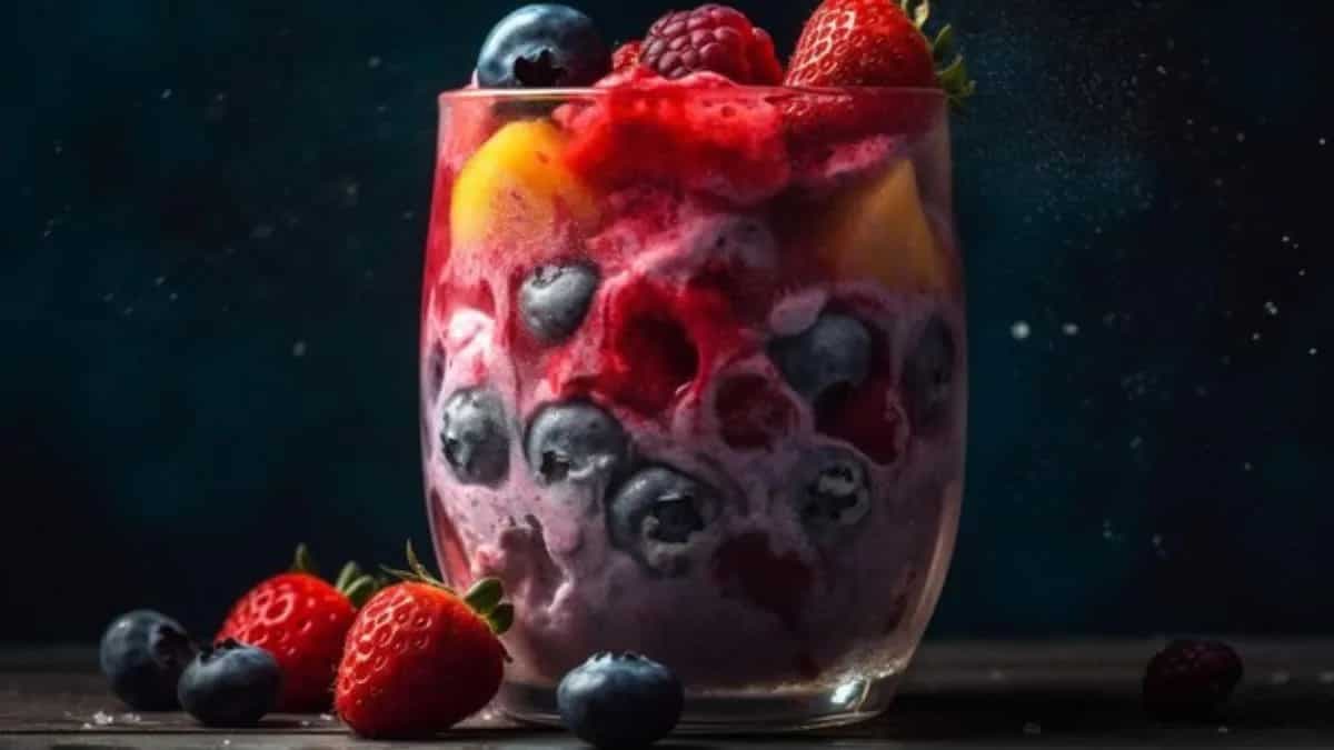 8 Tangy Berrylicious Cocktails For Your Summer Evenings 