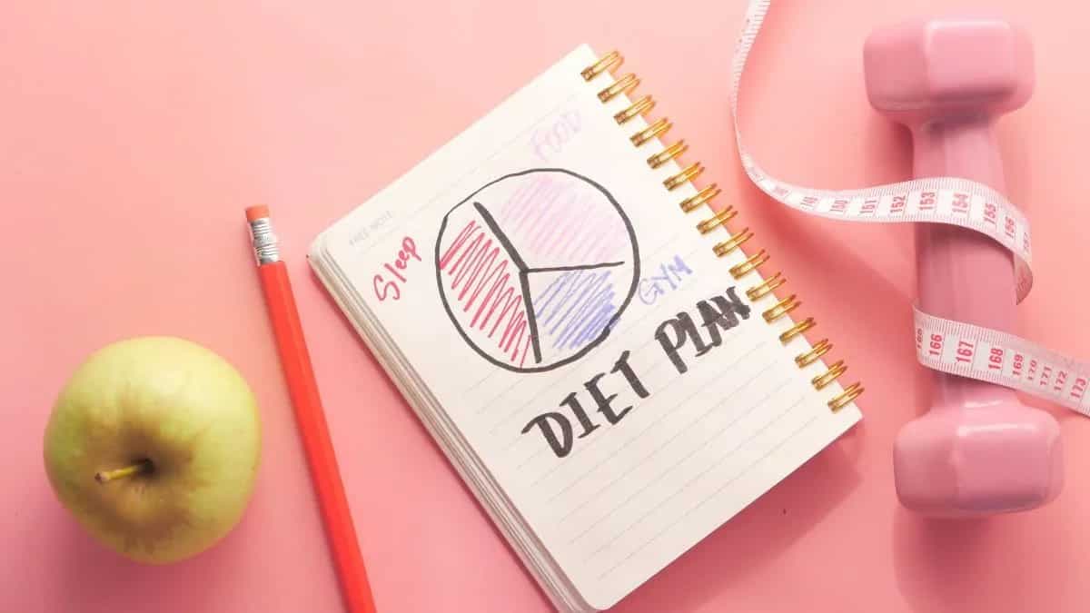 Struggling To Stick To Your Diet? Follow These 8 Tips