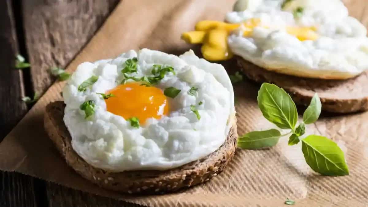 Cloud Eggs To Salli Par Eedu, 8 Hatke Egg Dishes For Breakfast