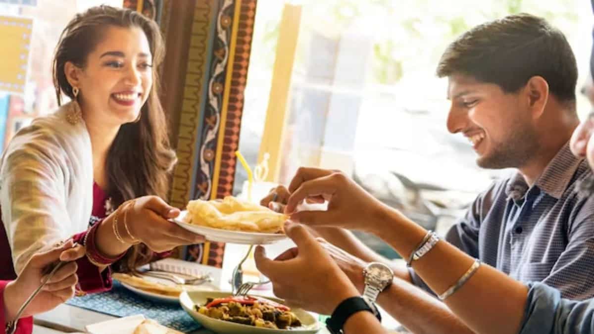 Like Eating With Your Hands? Follow These Do's And Don'ts