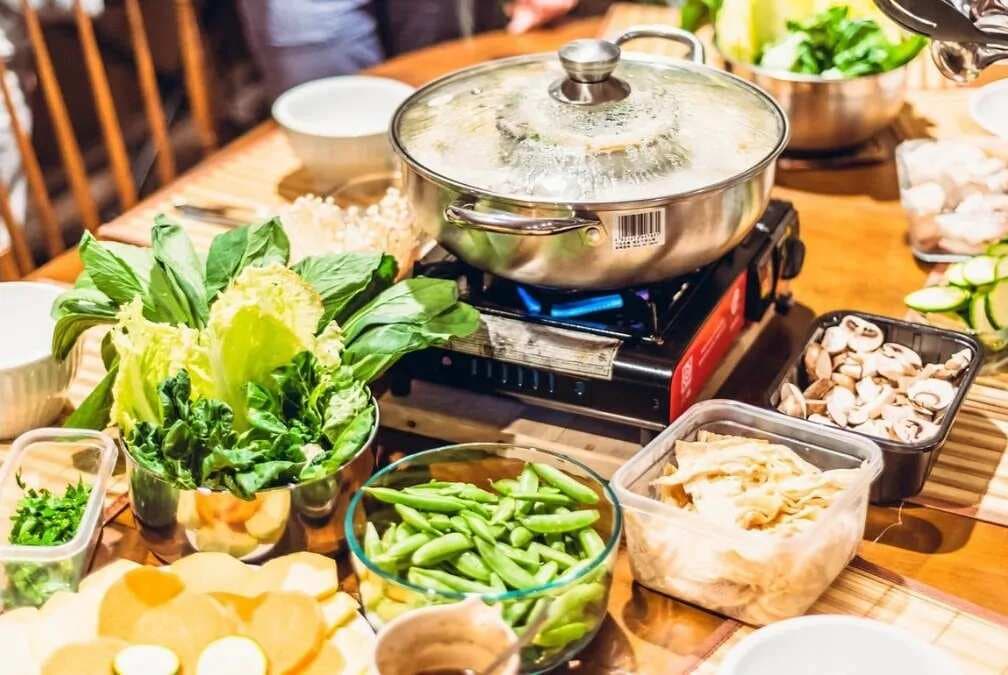 7 Health Benefits Of Chinese Hot Pot: A Soul-Warming Meal 