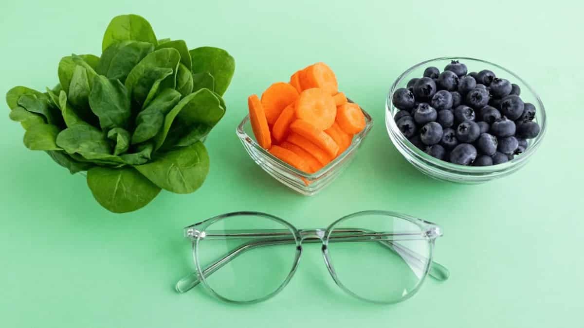 Improve Your Eyesight By Including These 10 Superfoods