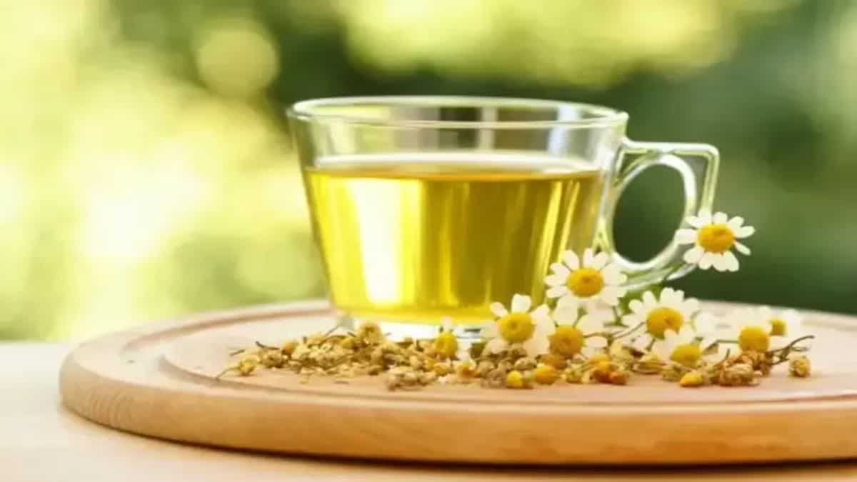 Have A Disturbed Sleep Cycle? 3 Herbal Teas Suggested By Expert