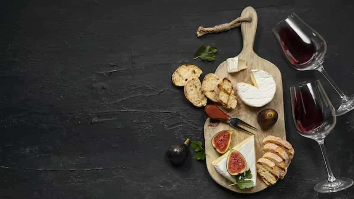 Top Tips To Hosting A Wine And Cheese Party For The Next Weekend