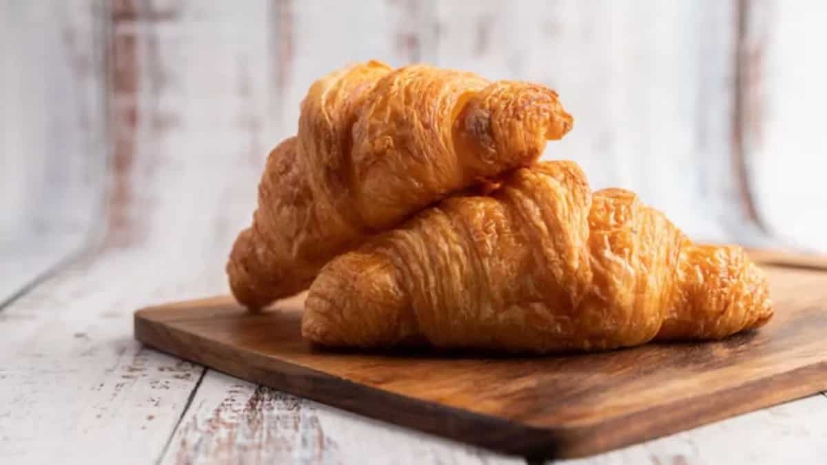 Essential Tips To Prepare Perfect Croissants For A Monsoon Snack