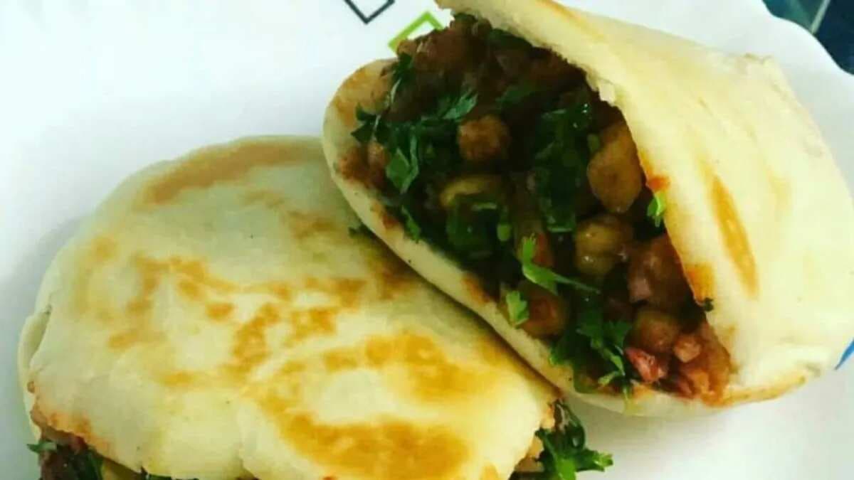 Lucknow’s Street Vendor's Special Bun Chole Video Goes Viral