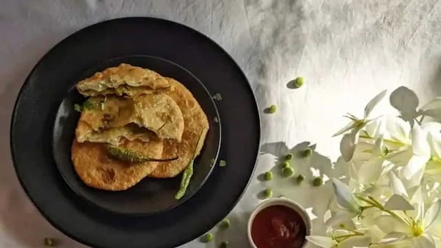 Matar To Bathua: Delicious Types Of Kachoris To Try In Winters