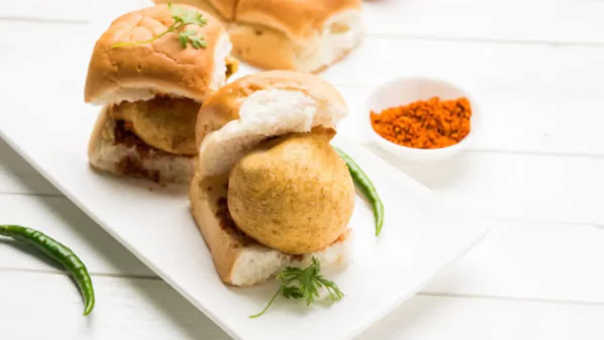 Pune’s Classic Vada Pav vs. Mumbai’s Vada Pav