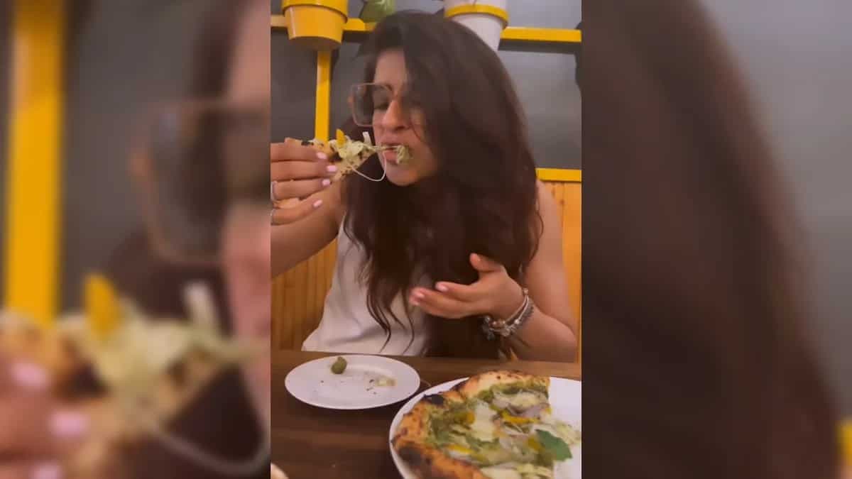 Tahira Kashyap And Her Cheesy Pizza Date