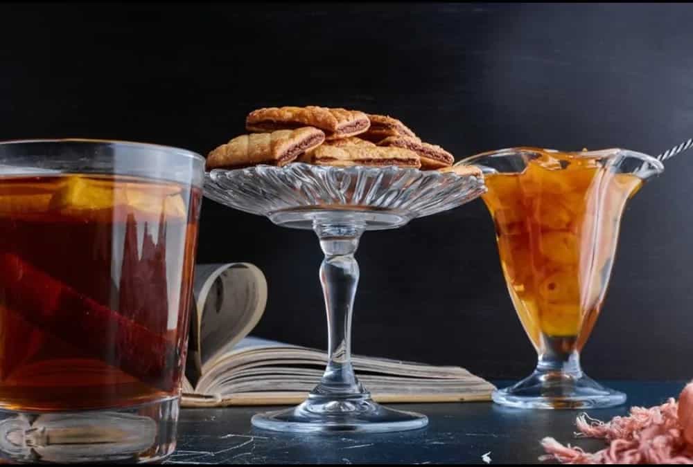 7 Enticing Whiskey Cocktail And Cookies Combos For A Boozy Feast