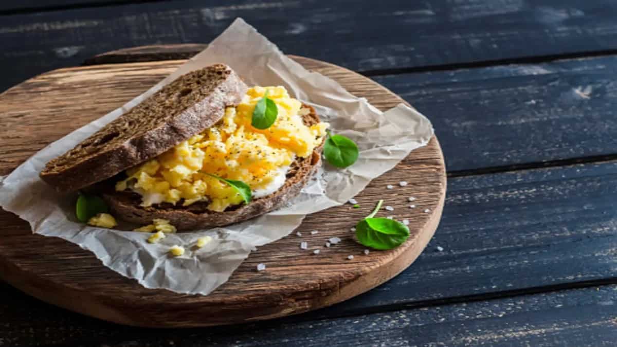  How to Make a Scrambled Egg Sandwich in a Frying Pan? 