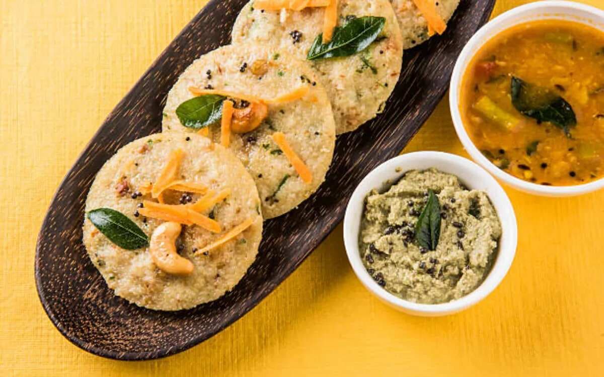 Real Hacks To Make Fluffy And Delicious Rava Idli In Microwave