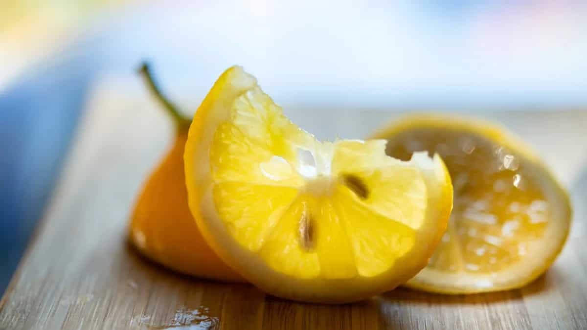  5 Kitchen Cleaning Hacks Using Only Lemon Juice 