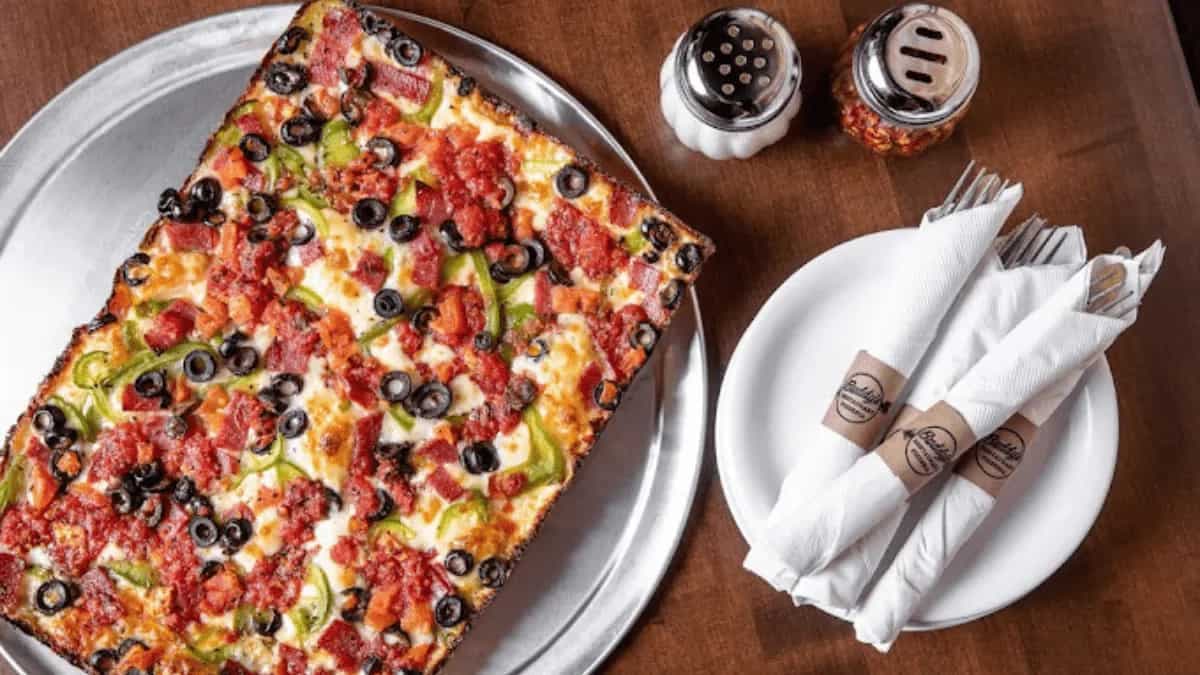 Pizza In Detroit: 6 Absolute Best Haunts You Can’t Miss