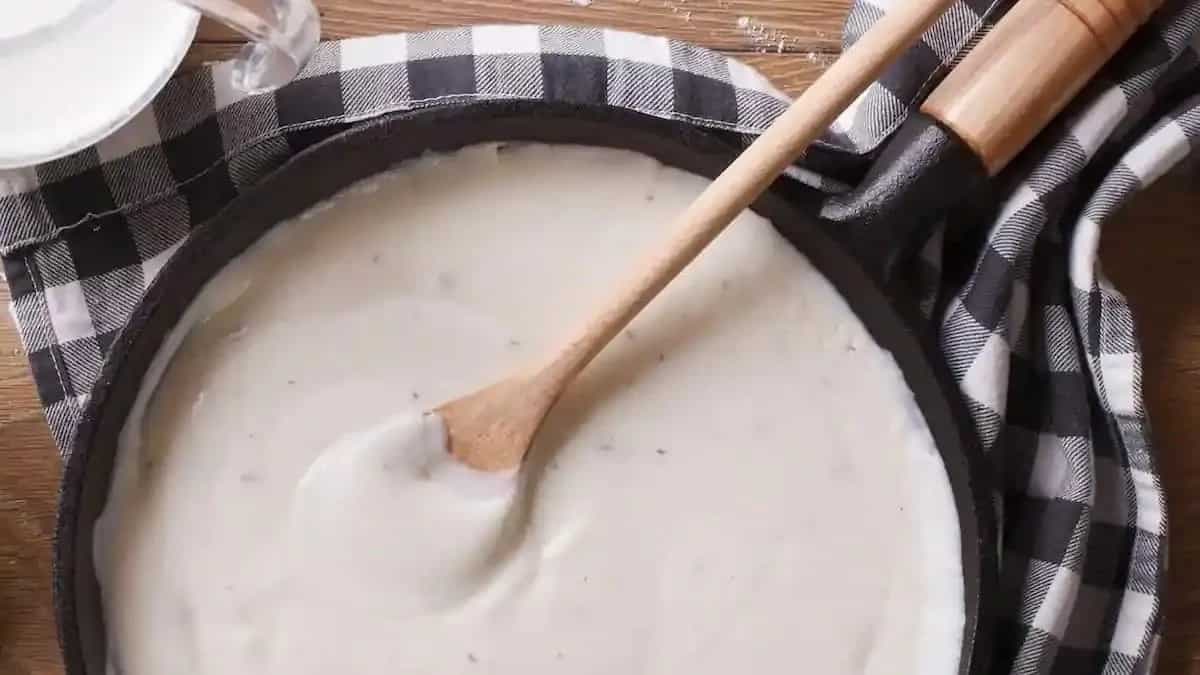 5 Handy Tips To Fix Your Lumpy White Sauce Messing Up Your Pasta
