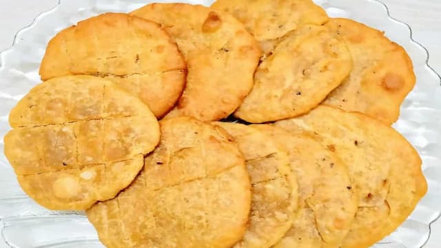 Diwali 2024:6 Mathri Varieties To Enjoy Your Festive Snacking