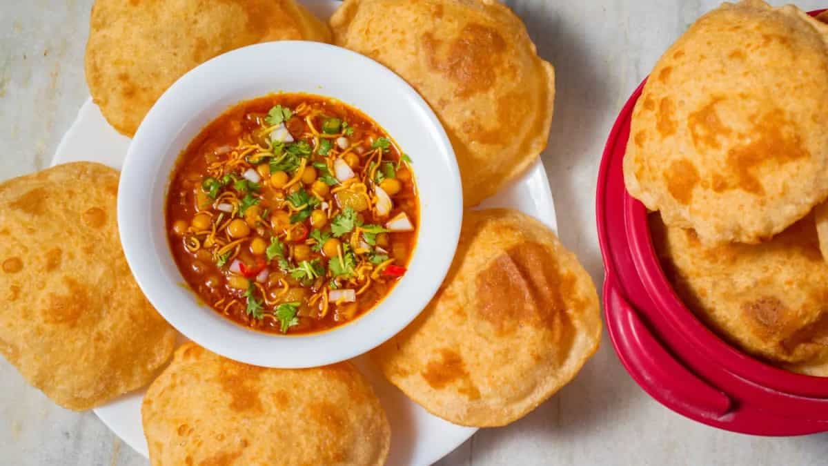 Dhuska With Ghugni: The Bihari Breakfast Combo Worth A Try