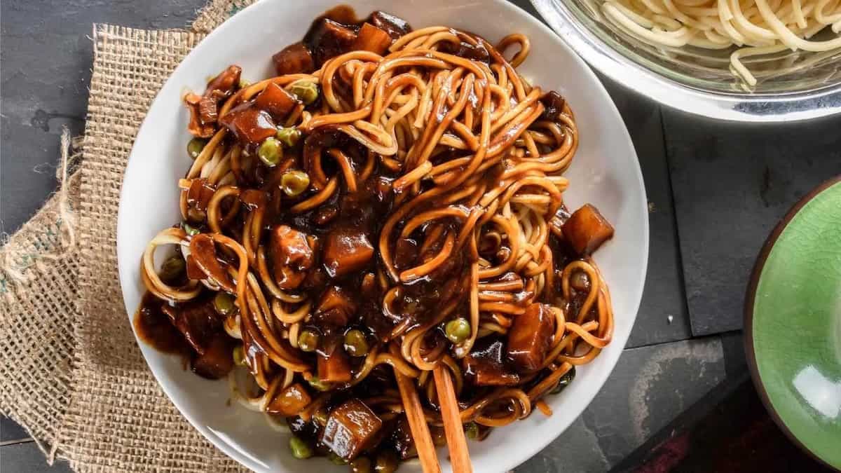 Jajangmyeon: The Korean Food That's Taking The World By Storm