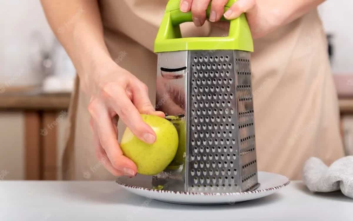 Top 5 Kitchen Graters For Efficient Peeling, Grating, etc.