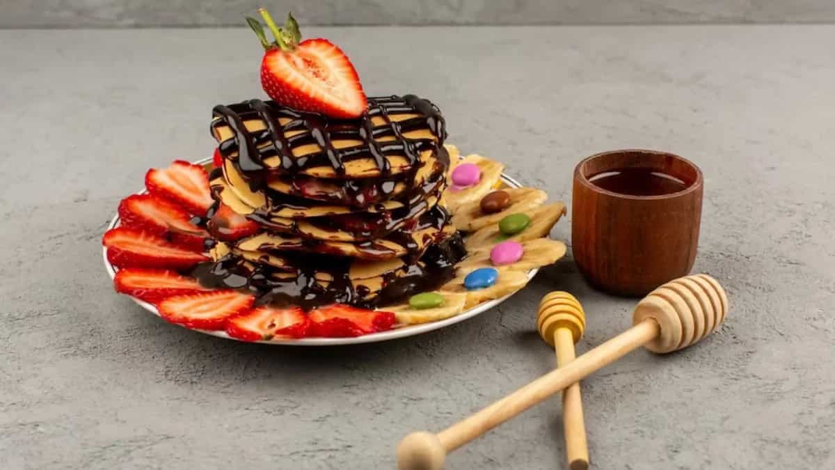 World Chocolate Day: 5 Foods To Dip Into Chocolate Syrup
