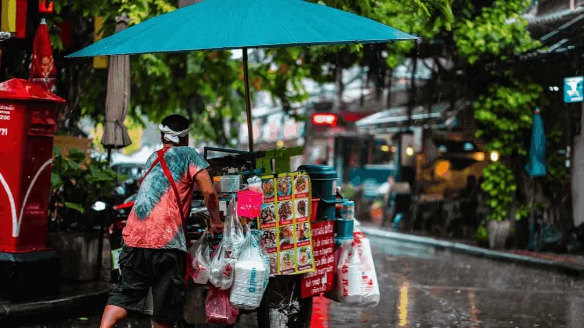 Monsoon Impact On Kolkata Street Food Vendors