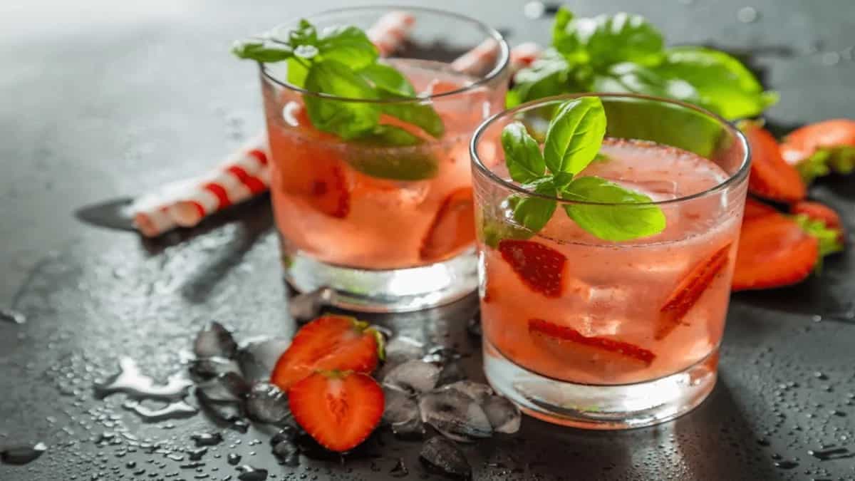 Strawberry Gin Smash
